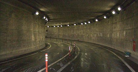 東京都 七曲トンネル LEDトンネル灯